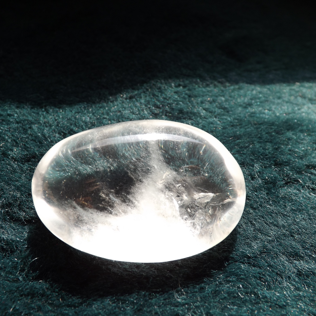 Selenite Palm Stone – Purification & Positive Energy ✨🌿